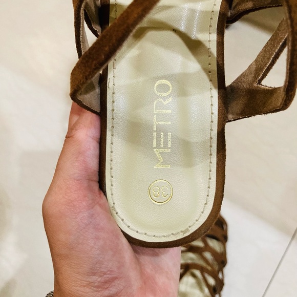 Footwear by brand METRO - Picture 4 of 4